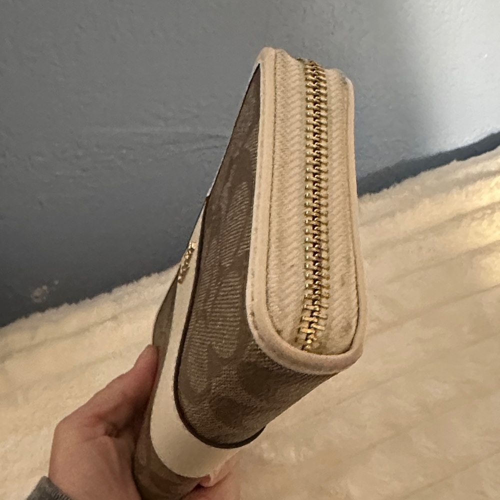 Coach Signature Brown and Cream Zip Wallet - Picture 2 of 7